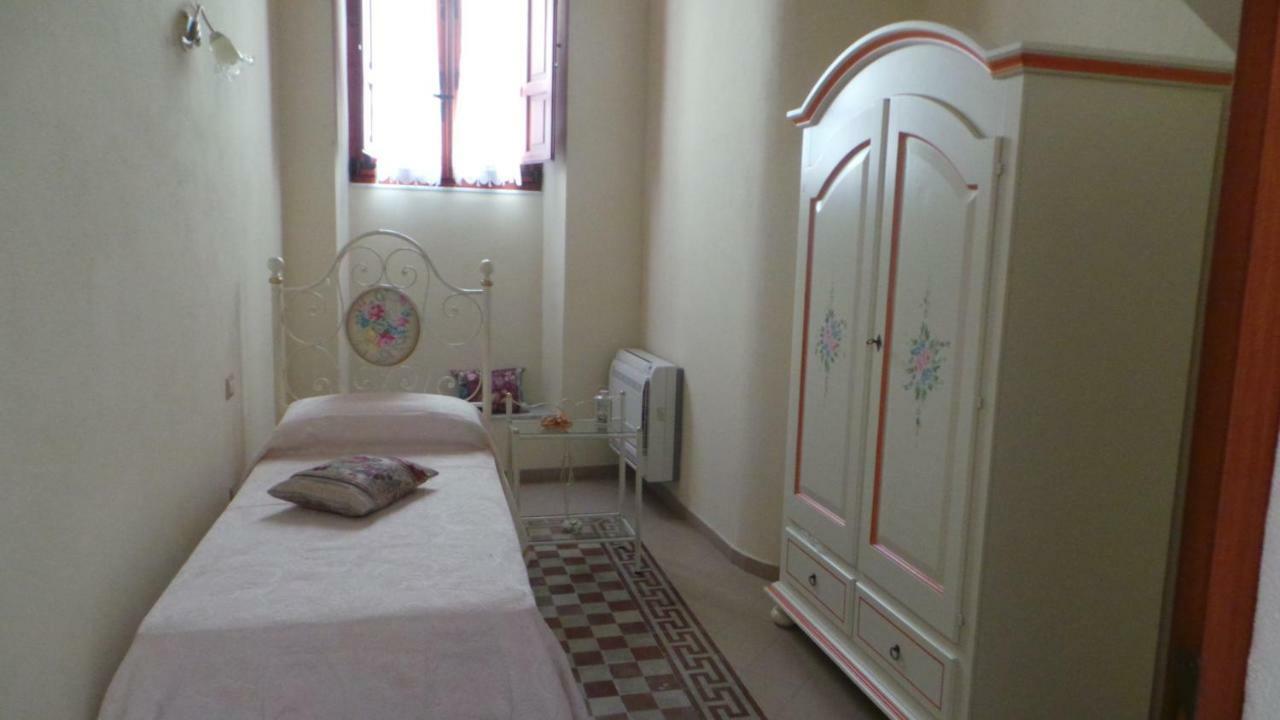 Bed and Breakfast Oasi Ottocento Quartu SantʼElena Exterior foto