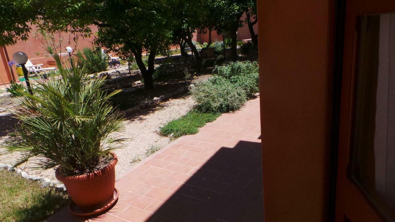 Bed and Breakfast Oasi Ottocento Quartu SantʼElena Exterior foto